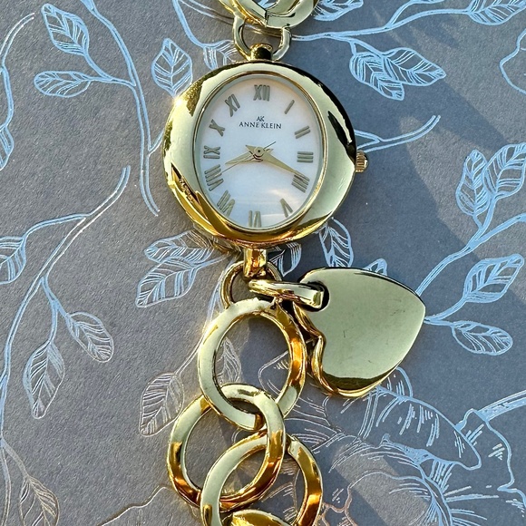 🌟 Anne Klein Gold-Tone Link Bracelet Watch 🌟 - Picture 3 of 4